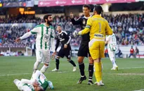 Cristiano Ronaldo được nạn nhân "ăn đòn" xin giảm án treo giò