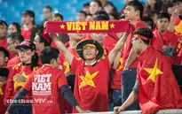 CĐV Việt Nam đội mưa nặng hạt đi cổ vũ cho U23