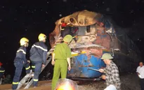 Cận cảnh vụ tai nạn đường sắt nghiêm trọng trong đêm