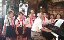 1.250 thiếu nhi hát bài “Ai yêu Bác Hồ Chí Minh hơn thiếu niên nhi đồng”