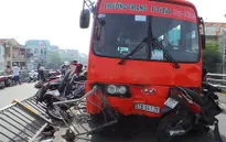 Xe khách gây tai nạn liên hoàn, nhiều người bị thương