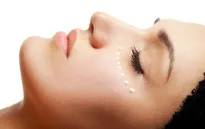 Dùng kem dưỡng mắt như thế nào để không là quá muộn?