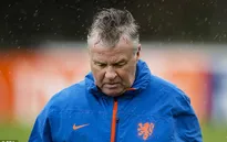 Guus Hiddink bất ngờ từ chức HLV ĐT Hà Lan