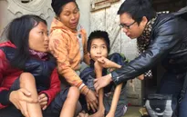 Hai chị em "teo tóp" mong một lần được đi khám viện