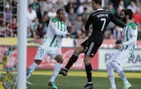 Cận cảnh Ronaldo nhận thẻ đỏ vì đánh người