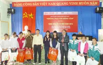 Hơn 20 tỷ đồng dành tặng trẻ em nghèo, khuyết tật