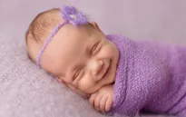 Ngây ngất với nụ cười trong mơ của các em bé sơ sinh