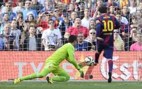Messi bứt tốc 50m ghi bàn thứ 400 cho Barcelona