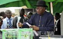 Nigeria: Tấn công bạo lực trong ngày bầu cử Tổng thống