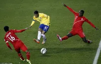 Neymar phô diễn đôi chân “ma thuật” ở Copa America 2015