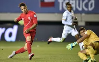 Cựu sao Bayern lập hattrick, Peru hẹn chủ nhà Chile ở bán kết
