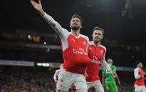 Giroud vừa phản lưới vừa ghi bàn, Arsenal chiếm lĩnh ngôi nhì bảng