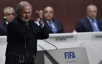 Sepp Blatter tái đắc cử Chủ tịch FIFA giữa cơn bão khủng hoảng
