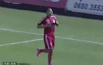 Trọng Hoàng dứt điểm khéo léo, nâng tỷ số lên 3-0 cho đội chủ nhà