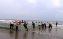 Nhọc nhằn nghề kéo rùng thuê tại vùng biển Thanh Hóa