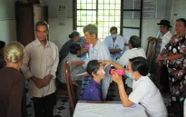 Bình Định: Khám bệnh, phát thuốc miễn phí cho ngư dân nghèo