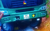 Đâm trực diện xe tải giữa trời mưa to, 3 thanh niên tử vong