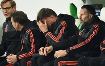 Man Utd bẽ bàng chia tay vòng bảng, thầy trò HLV Van Gaal thất vọng tràn trề