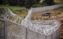 Hungary xây tường rào cao 4m ngăn người di cư