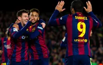 Suarez bênh vực lối chơi ích kỷ của Neymar