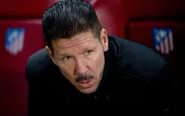Simeone thấy "rõ như TV" pha dùng tay chơi bóng của Messi