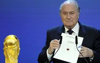 Sepp Blatter có "bình an vô sự" trong vụ bê bối mới nhất của FIFA?