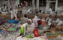Pakistan: Mưa làm dịu cái nóng khiến 838 người chết