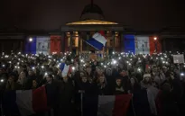 Thế giới tưởng niệm các nạn nhân trong vụ tấn công khủng bố ở Paris