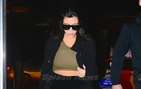 Kim Kardashian lẻ bóng tại sân bay