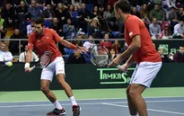 Toàn thắng 2 trận, Djokovic giúp Serbia vào tứ kết Davis Cup