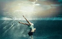 Chiêm ngưỡng vũ điệu dưới nước của những bé gái