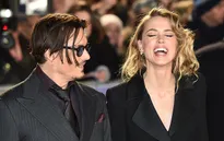 Vợ trẻ của Johnny Depp không sợ tuổi già