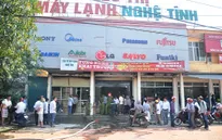 Hỏa hoạn thiêu rụi nhà kho một siêu thị máy lạnh ở Hà Tĩnh