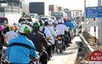 Thu phí cầu Đồng Nai làm ùn tắc giao thông