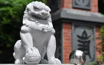 Di tích đầu tiên thay sư tử ngoại lai bằng nghê Việt