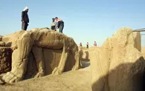 IS phá hủy thành phố cổ của Iraq