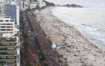 Người dân Brazil đổ xô ra biển trốn nóng