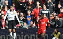Derby nước Anh: Nhờ CĐV, Liverpool thoát thẻ đỏ thứ hai