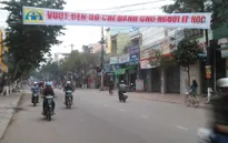 Quy Nhơn: Tháo dỡ băng rôn “Vượt đèn đỏ chỉ dành cho người ít học”