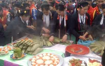 Thưởng thức bánh chưng gù độc đáo của người Dao đỏ