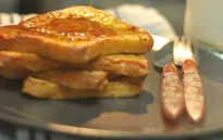 Bánh mỳ chiên kiểu Pháp rưới mật ong