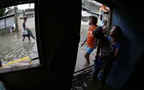 Bão Koppu đổ bộ vào Philippines, nhiều người mất tích