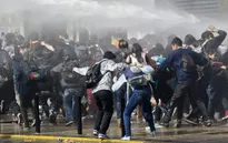 Sinh viên Chile bạo động đòi cải cách giáo dục
