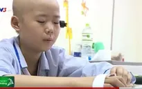 Xúc động em nhỏ bị ung thư máu vẫn đạt học sinh tiên tiến