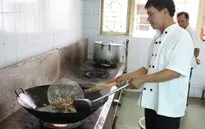 Cận Tết, bếp ăn tại TT Huấn luyện Thể thao QG Hà Nội vẫn đỏ lửa