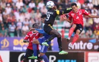 Thua ngược ĐTLA, Bình Dương vẫn giữ ngôi đầu V.League 2015