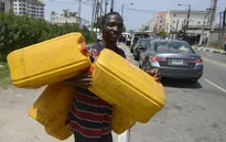 Nigeria đối mặt với khủng hoảng nhiên liệu trầm trọng