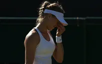Bại tướng Bouchard thoát tội mặc “phụ kiện” đen ở Wimbledon
