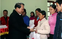 Phó Thủ tướng Vũ Văn Ninh chúc Tết đồng bào nghèo Bắc Giang