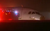 Canada: Airbus A320 trượt khỏi đường băng khi hạ cánh